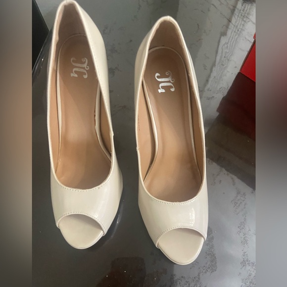 High Heels - Picture 3 of 5